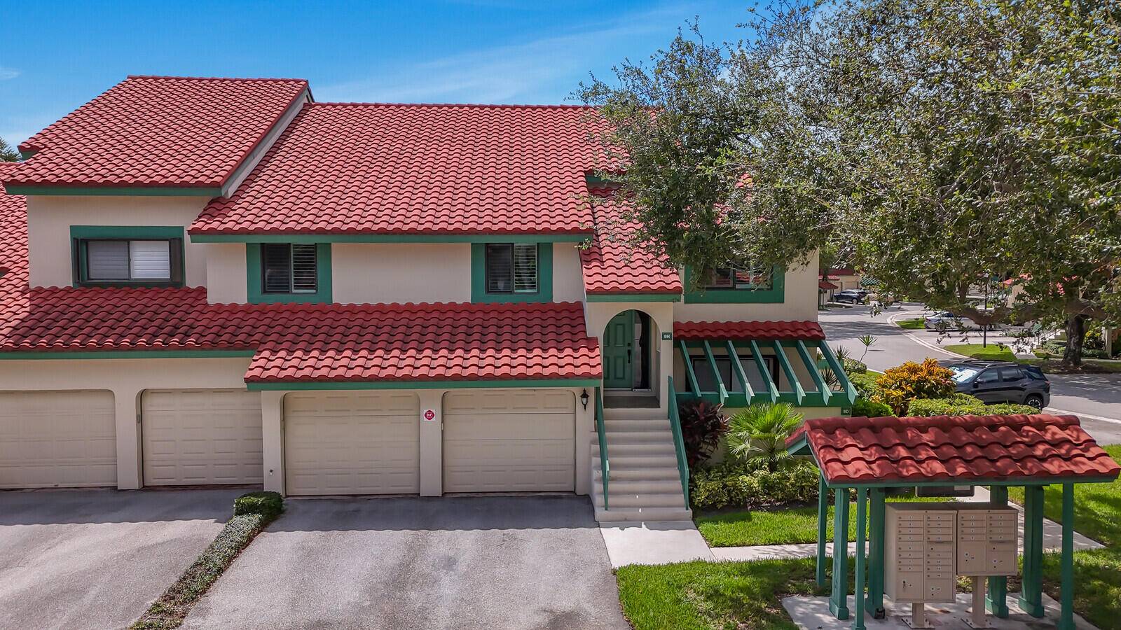 Welcome to this beautifully renovated 3BR 2BA condo in the highly sought after Lexington Green at PGA National.