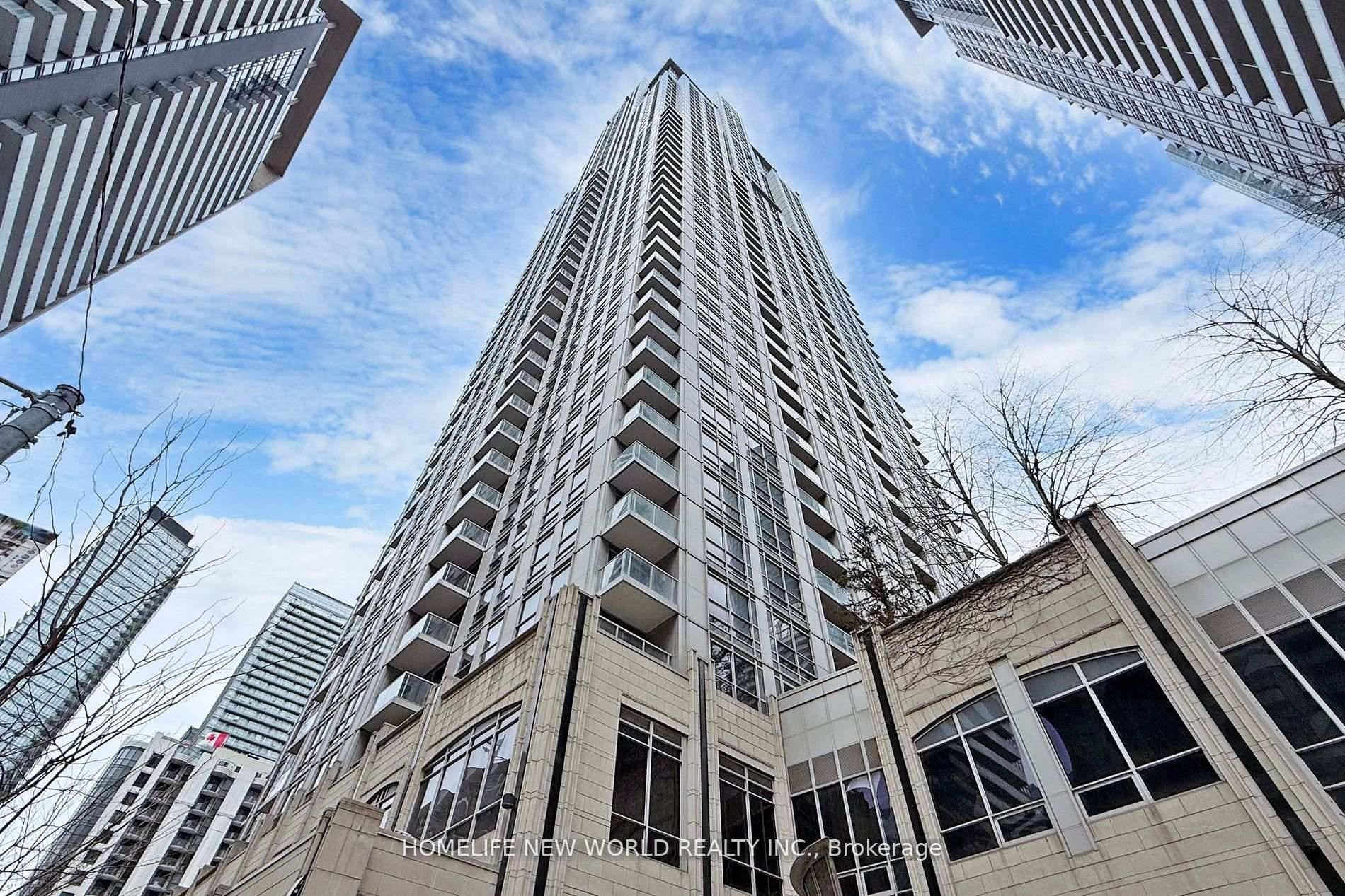 Location ! the vibrant heart of downtown.