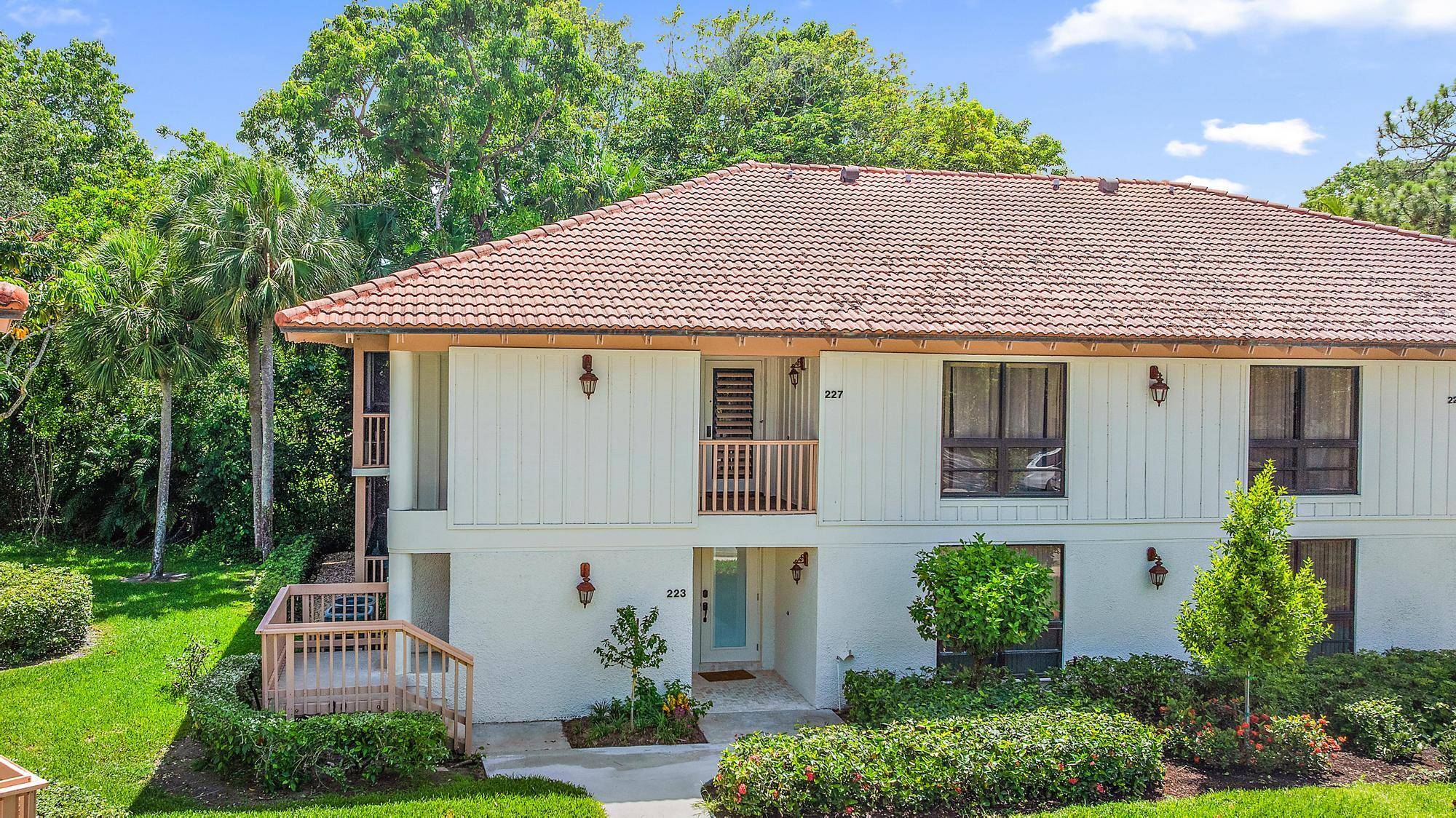 Beautifully Renovated Golf Villa in PGA National.
