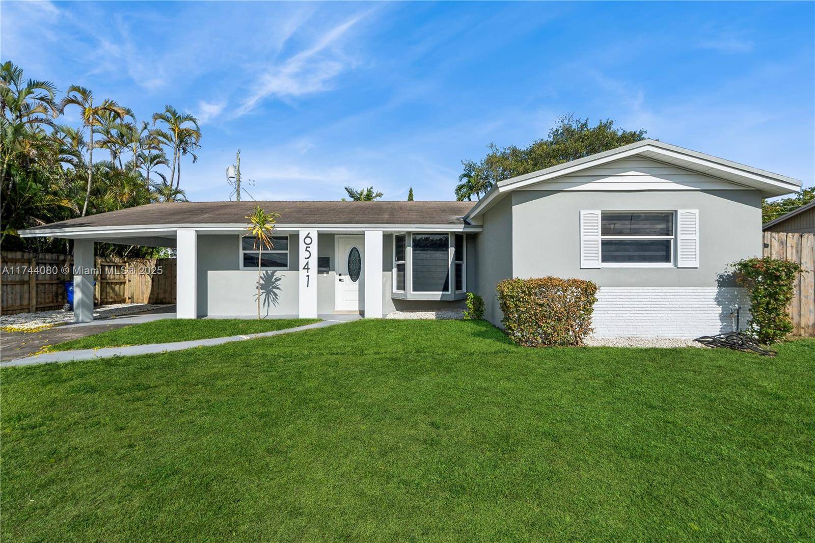 NO HOA Dream home alert !