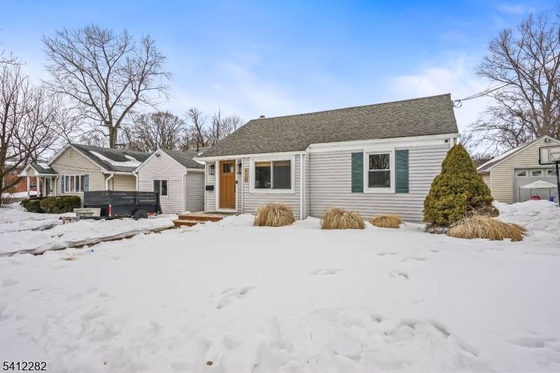 Welcome to This fully renovated beautiful 5 Bedroom 2 full bath Ranch home, This home features a Master suite with primary bathroom and spacious closets, brand new appliances in kitchen ...