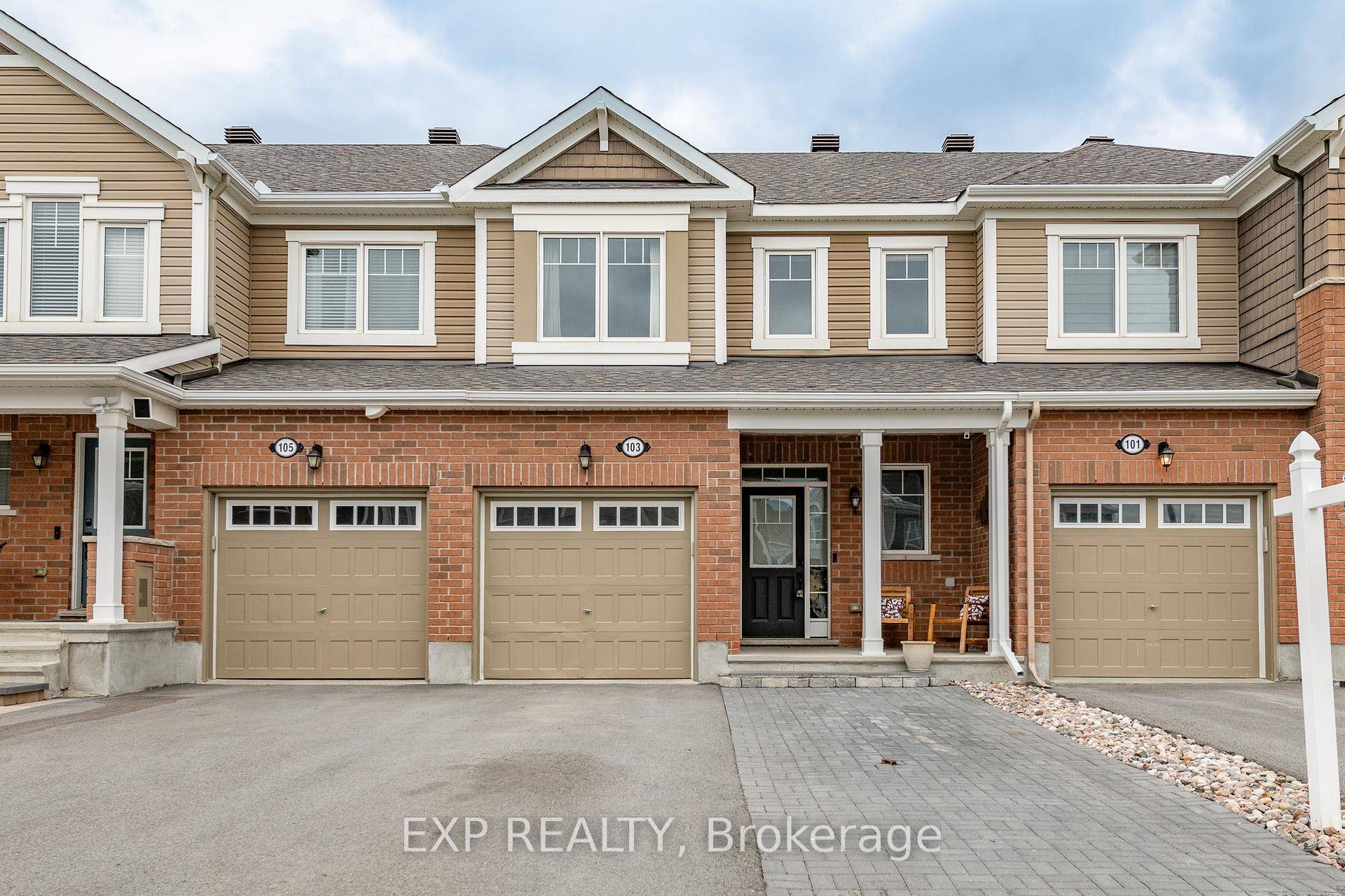 WELCOME TO THIS SPACIOUS amp ; WELL KEPT 3 BEDROOM 2.