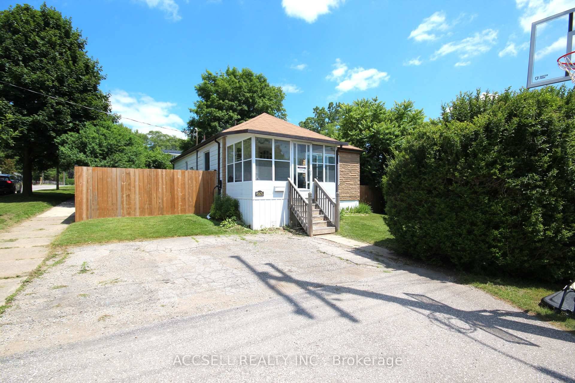 Great opportunity to live in this surprisingly quiet up and coming neighbourhood.