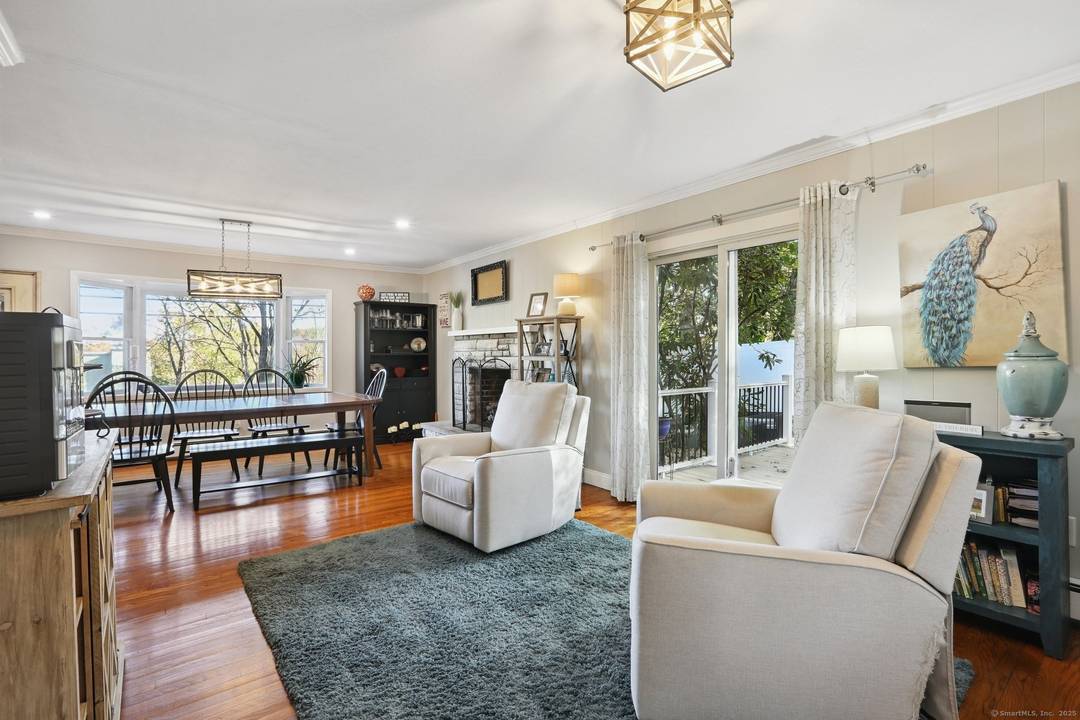 Welcome home to this beautifully maintained split level in the highly sought after King Street area !