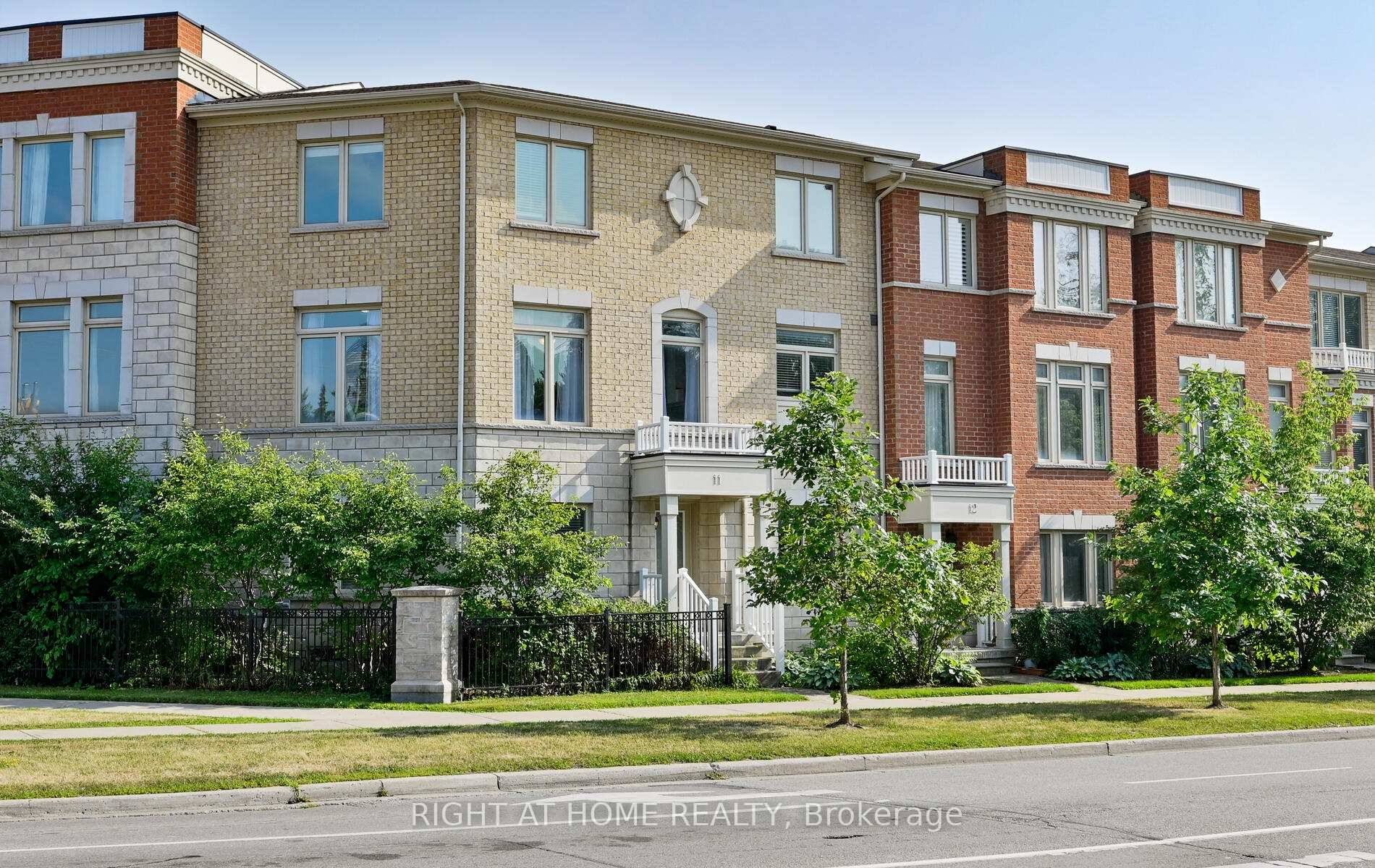 Welcome to This Bright amp ; Elegant Pickering Townhome Stylish and thoughtfully designed, this beautifully appointed three bedroom home offers a spacious family room filled with natural light and an ...