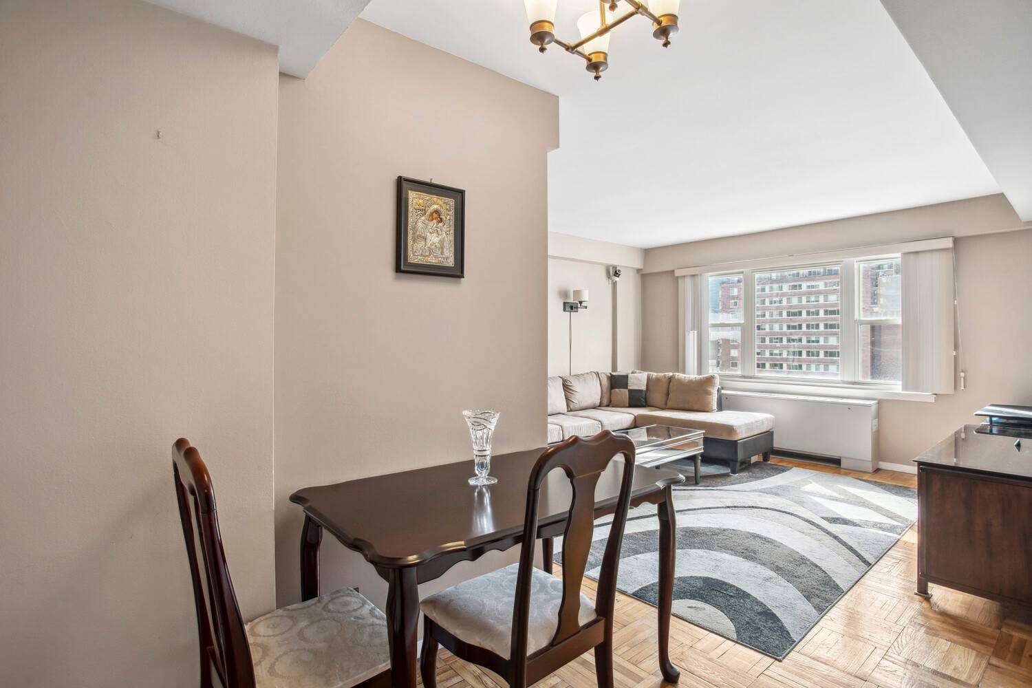 High floor south facing 1 bedroom 1 bathroom.