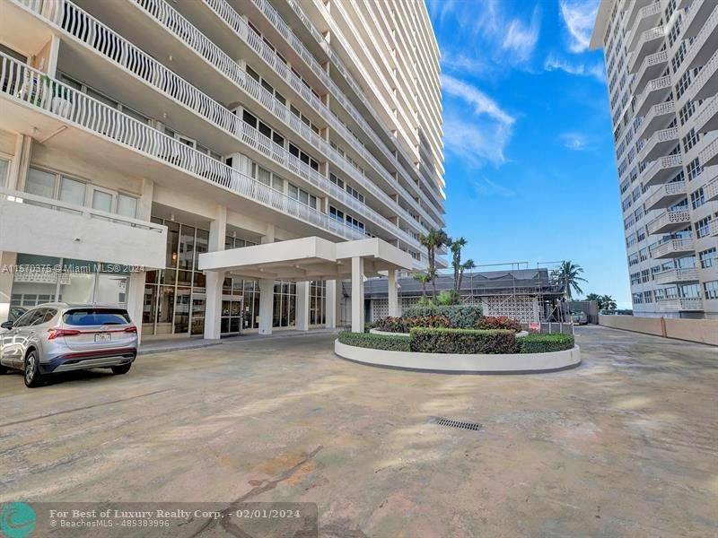 This oceanfront building, located on the prestigious Galt Ocean Drive, offers an array of exceptional amenities.