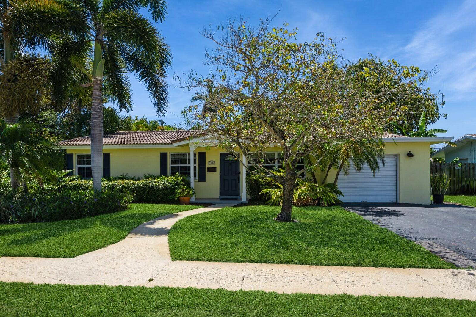 Nestled in a charming pocket of SE Boca, within walking distance to Addison Mizner and other A rated Boca schools, this sun drenched, completely private home offers an ideal retreat.