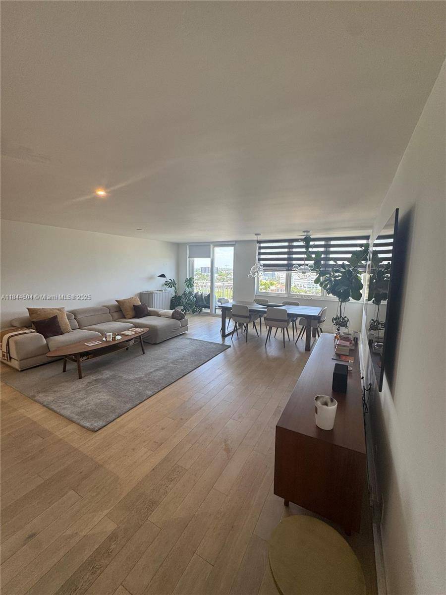 AMAZING 2 BEDROOM 2 BATH LOWER PENTHOUSE, FULLY REMODELED, ALL NEW, SAMSUNG APPLIANCES, NEW HARDWOOD FLOORS, HIGH IMPACT WINDOWS WITH WINDOW TREATAMENT, REM0DELED BATHROOMS, MODERN OPEN KITCHEN,.