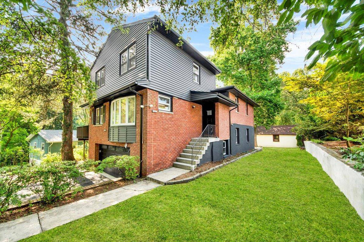 Come see this beautifully renovated home located in the highly desirable Poet s Corner neighborhood of Hartsdale.