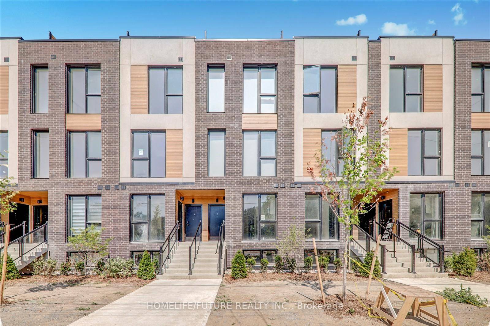Brand New. Experience Modern Living In This Stunning Branch Now Stacked Town House Sought After Birchcliffe Neighbourhood.