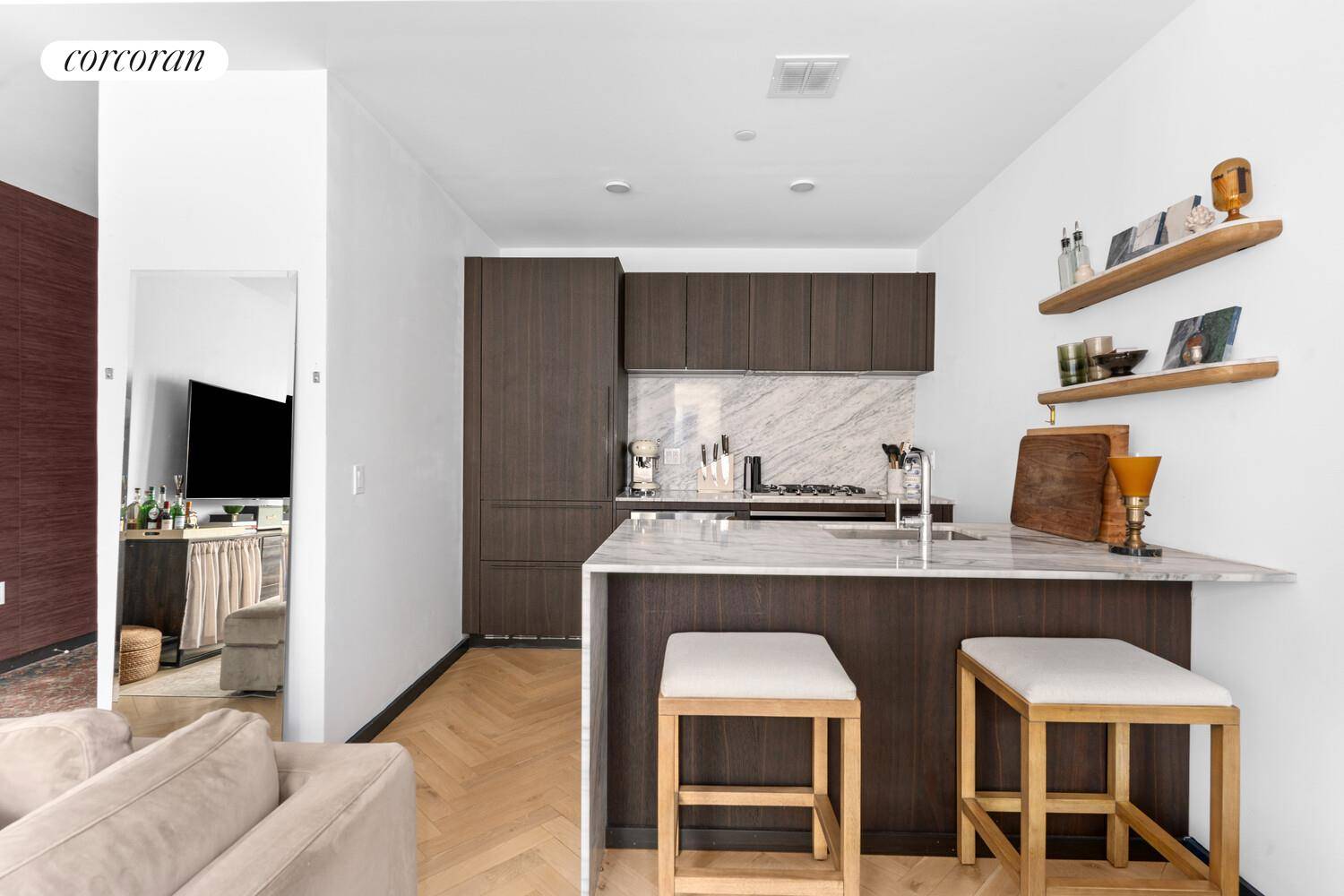 Residence 4E at Museum House is a southwest facing two bedroom, two bath home overlooking the iconic Brooklyn Museum with skyline views stretching toward Manhattan and Downtown Brooklyn.