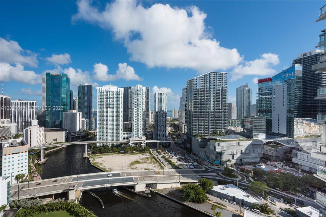 Beatiful 2 2 with ceramic floors throughout, stainless steel appliances, granite counter tops and Italian kitchen.