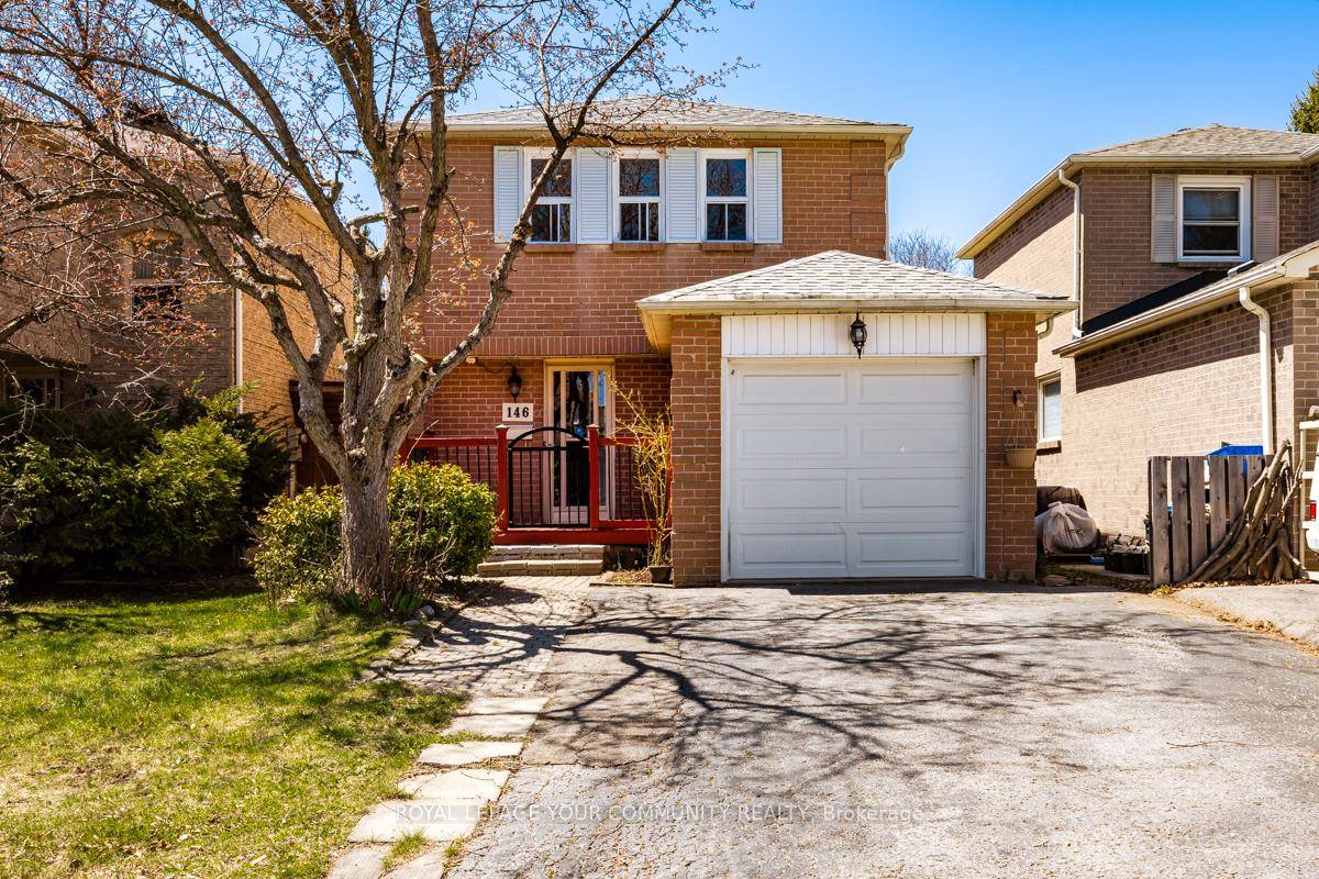 FRESH AS A DAISY ! ! Delightful 3 bedroom, 2 bath, detached home in family friendly neighbourhood with shops, parks and schools nearby.