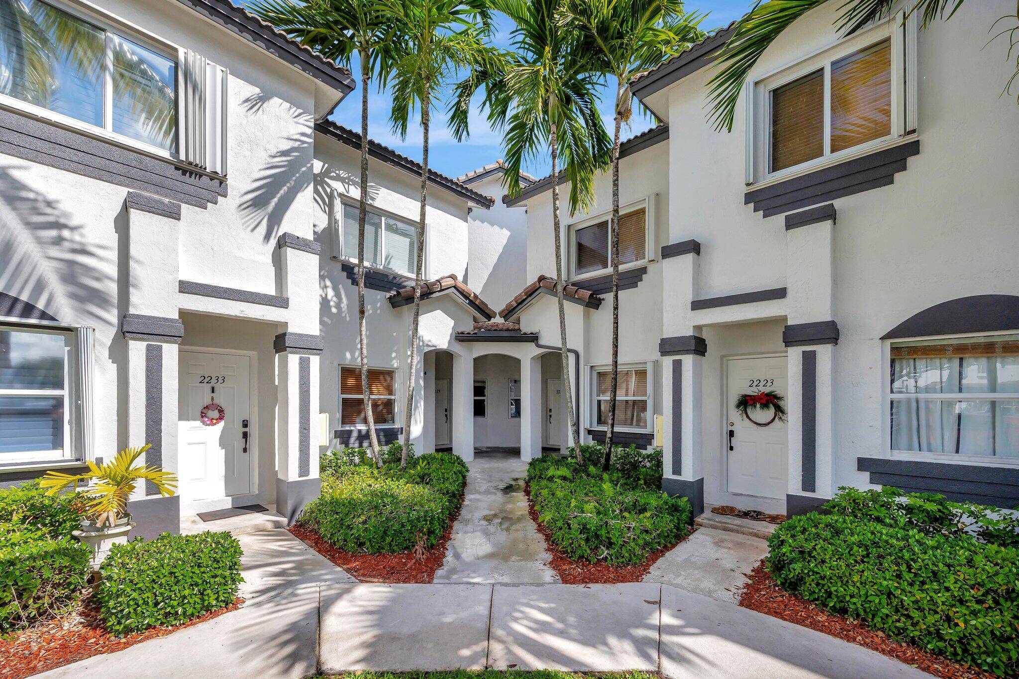 Welcome to this gorgeous corner Townhouse in Keys Gate Community !