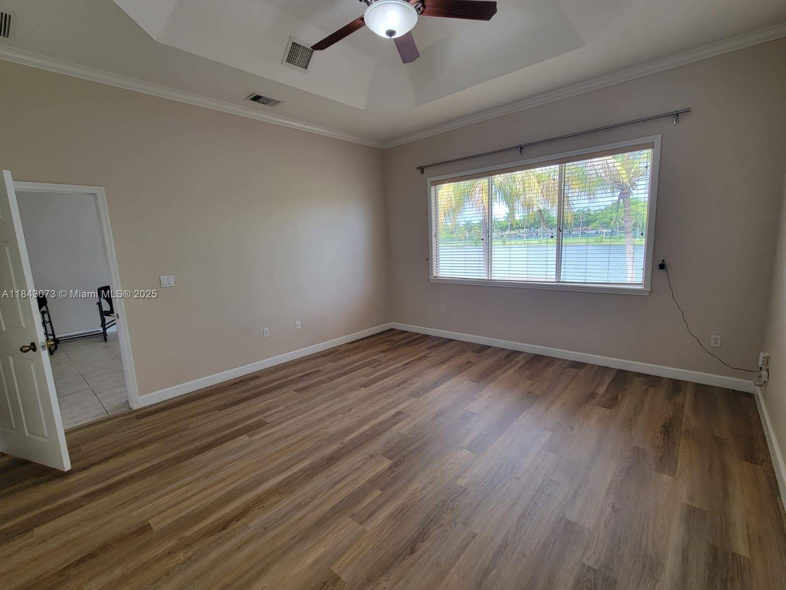 Single story, 3 bedrooms, 2 bathrooms, lakefront home close to Black Point Marina for rent.