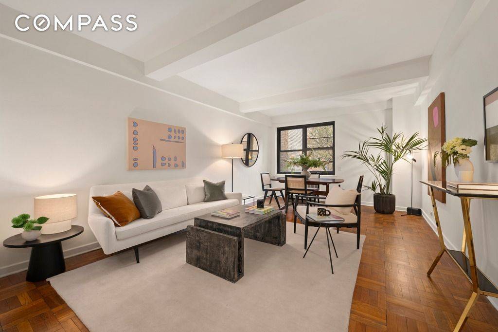 Boutique Upper West Side One Bedroom in an Unbeatable Location Perfectly situated in one of the Upper West Side s most convenient locations, this charming one bedroom home offers the ...