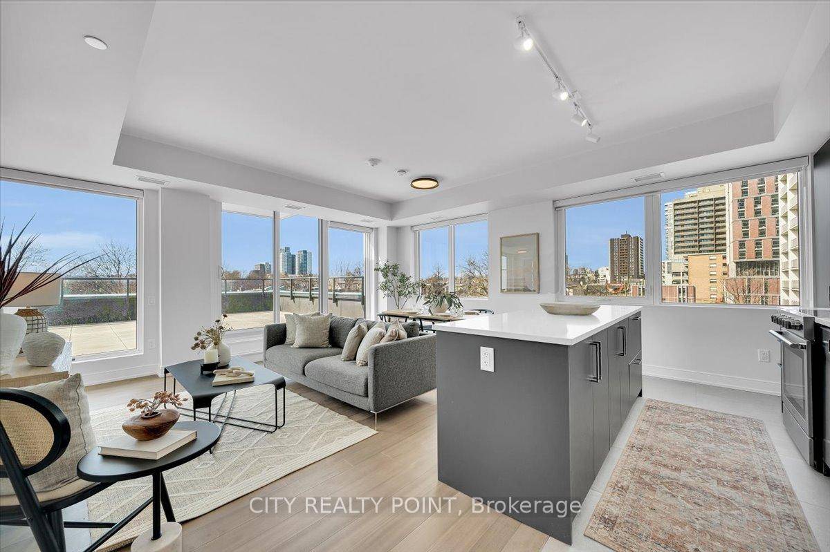 SPACIOUS 3 bedroom, 2 bathroom ONE MONTH FREE !