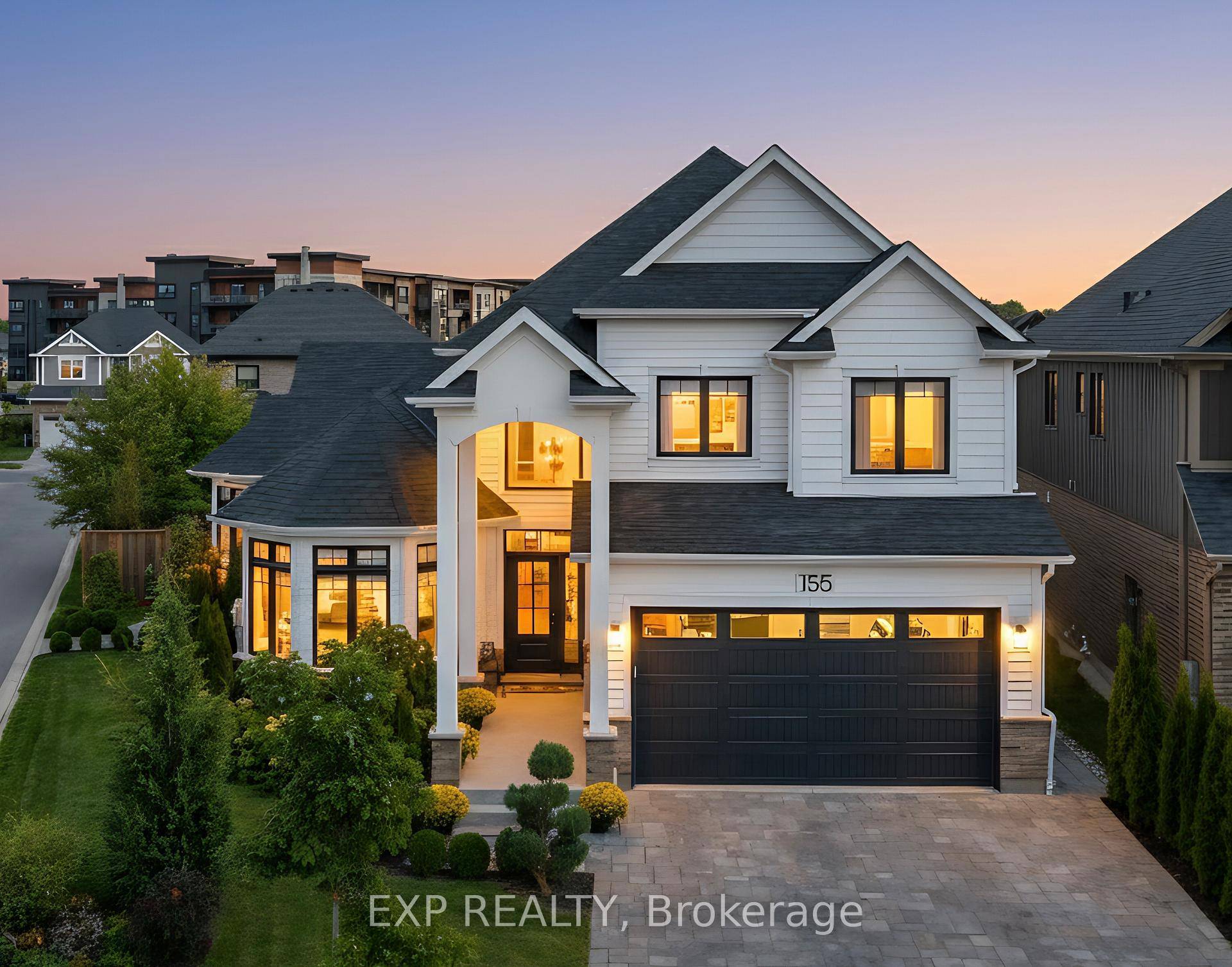 Welcome to this custom built showpiece tucked in one of Fonthill's most coveted neighbourhoods.