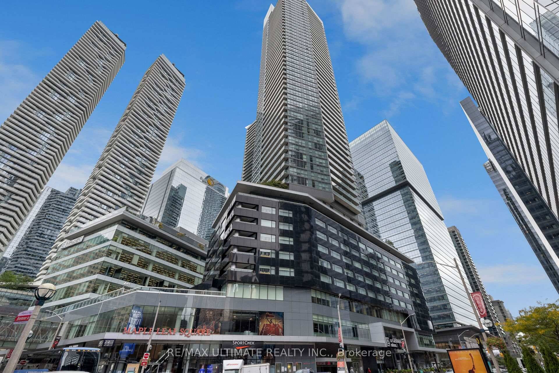 Live in Luxury at Maple Leaf Square !