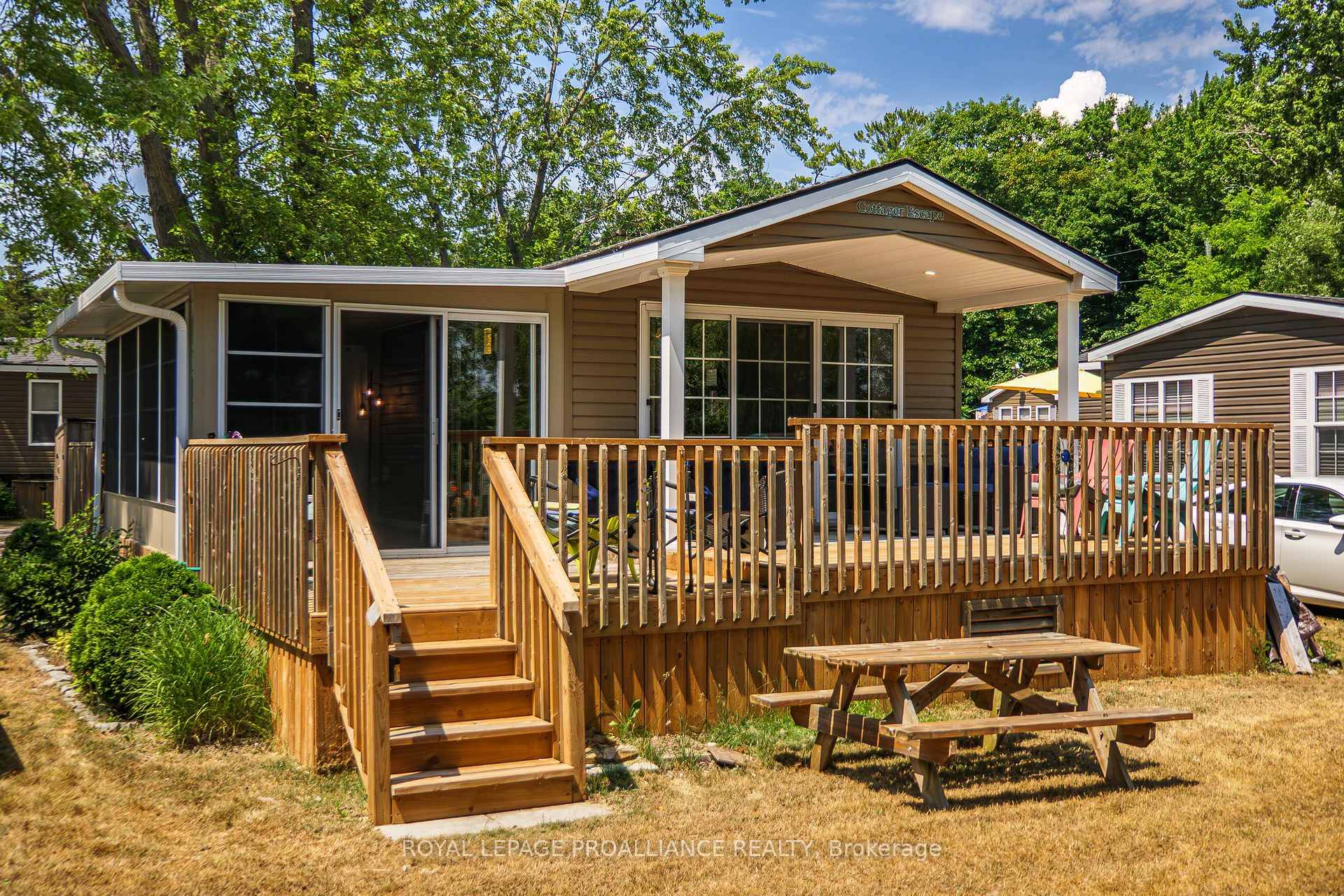 Are you looking for a seasonal escape in Prince Edward County ?