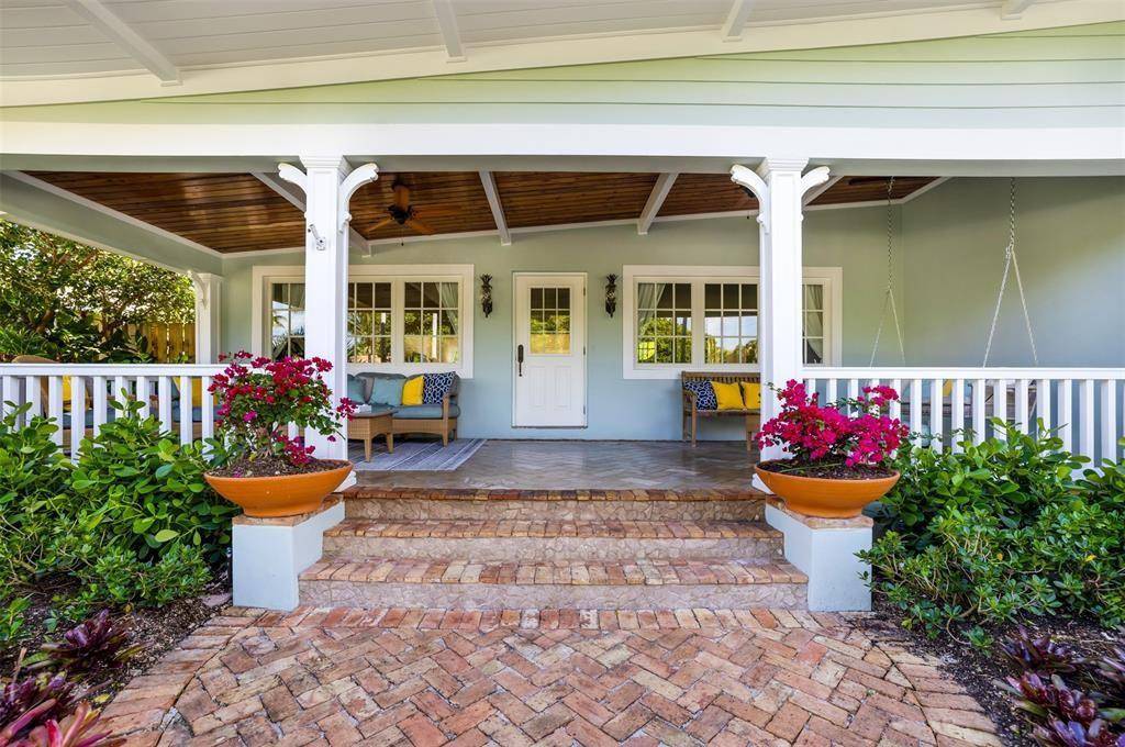 MOVE IN READY 4 BEDROOM 3 BATH FAMILY HOME IN SOUGHT AFTER HARBOUR INLET !