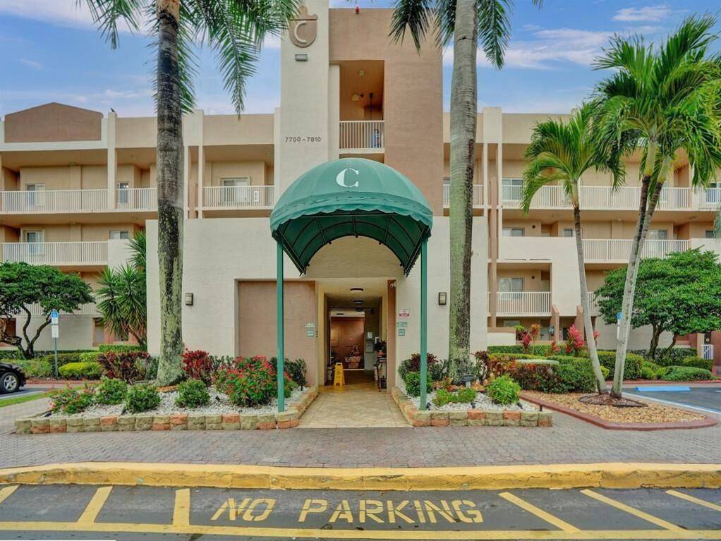 Lakefront 2 2 second floor unit in coveted Granville C Condo at Kings Point in Tamarac.