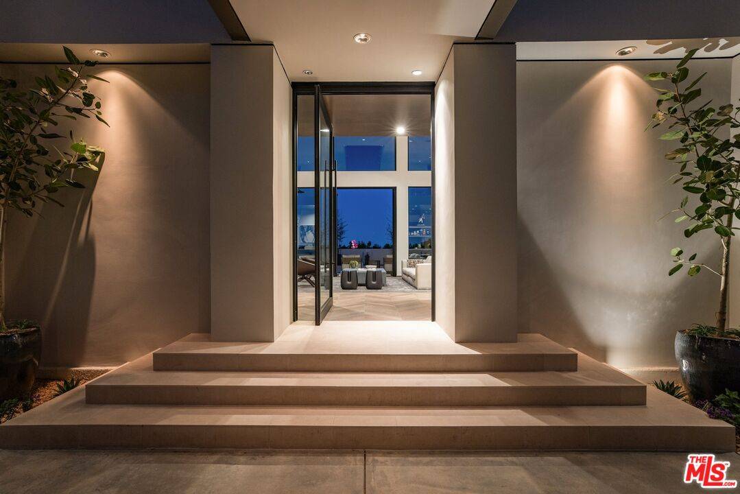 9405 Sierra Mar Pl 5BR Sunset Strip La