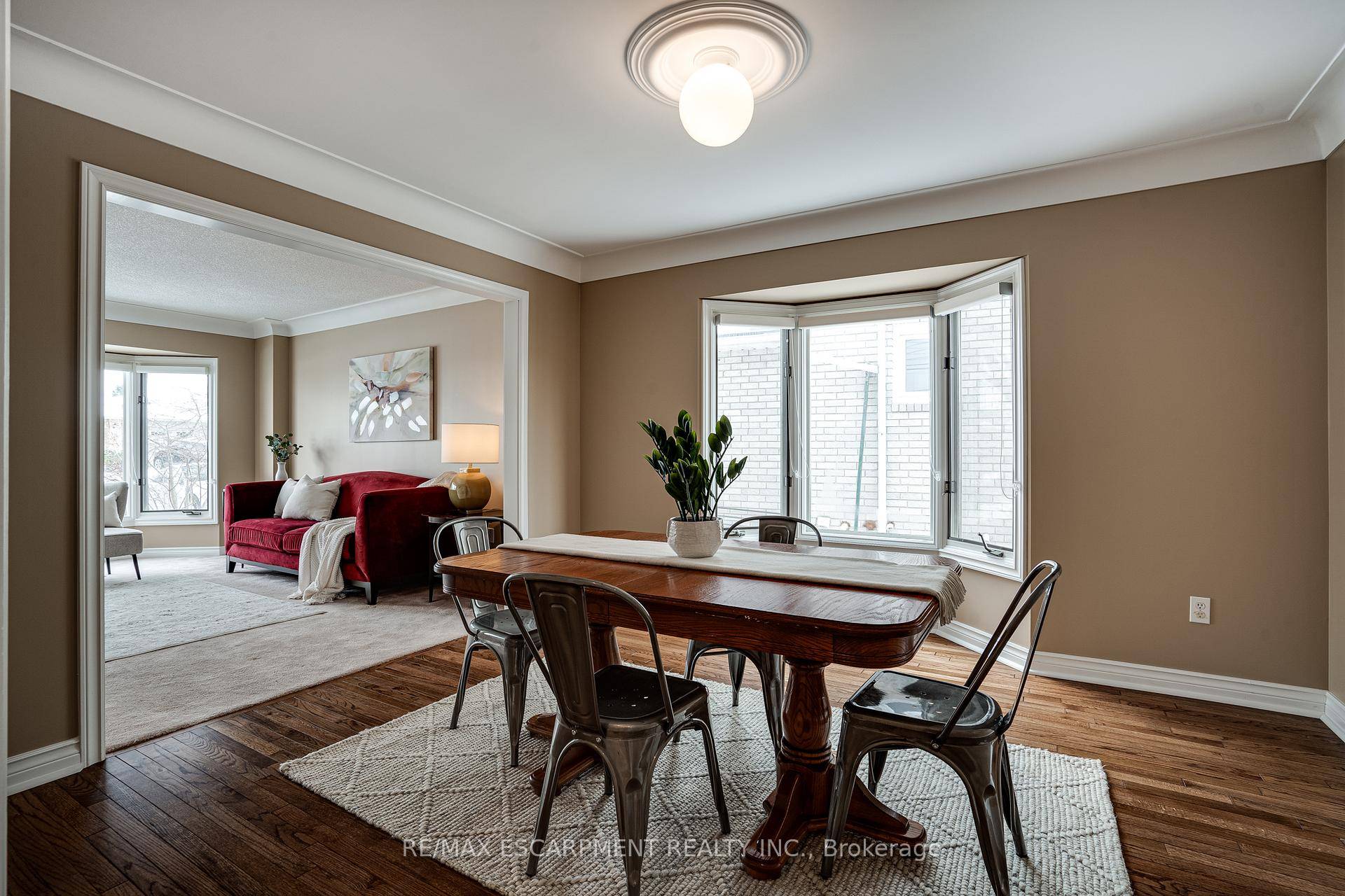 Discover this inviting single family home in Hamilton's sought after West Mountain community.
