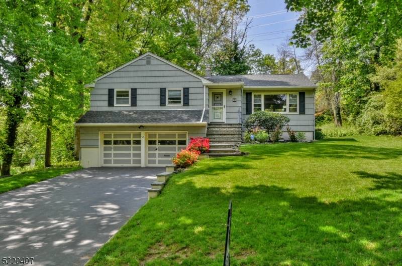 Welcome to this beautiful 3 bedroom, 2 bath ranch home in Glen Rock !