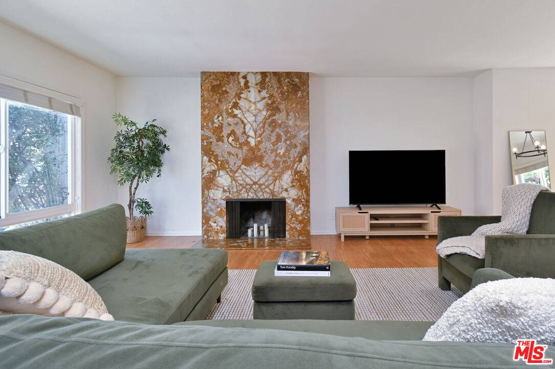 6133 Maryland Dr 2BR Beverly Grove La