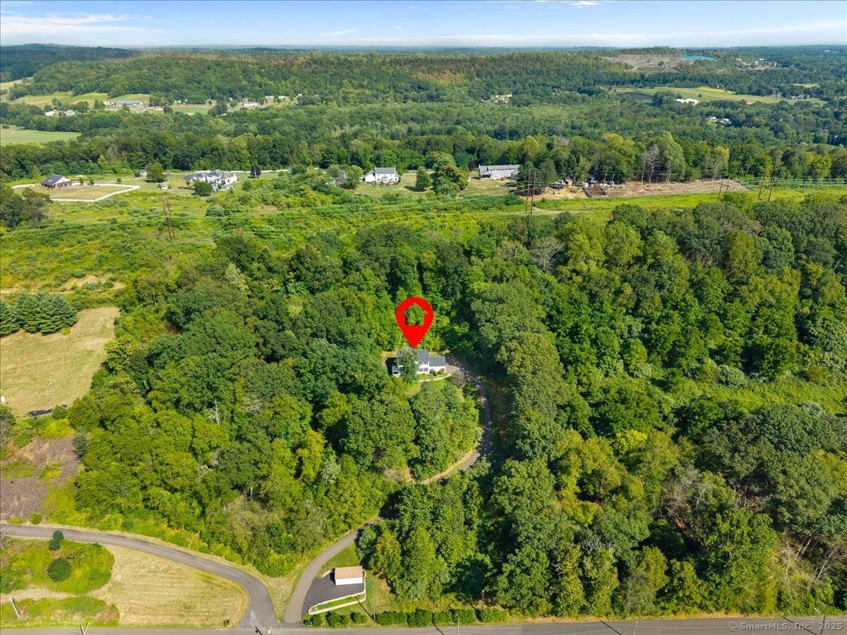 Welcome to this hidden gem on the East Haven North Haven line !