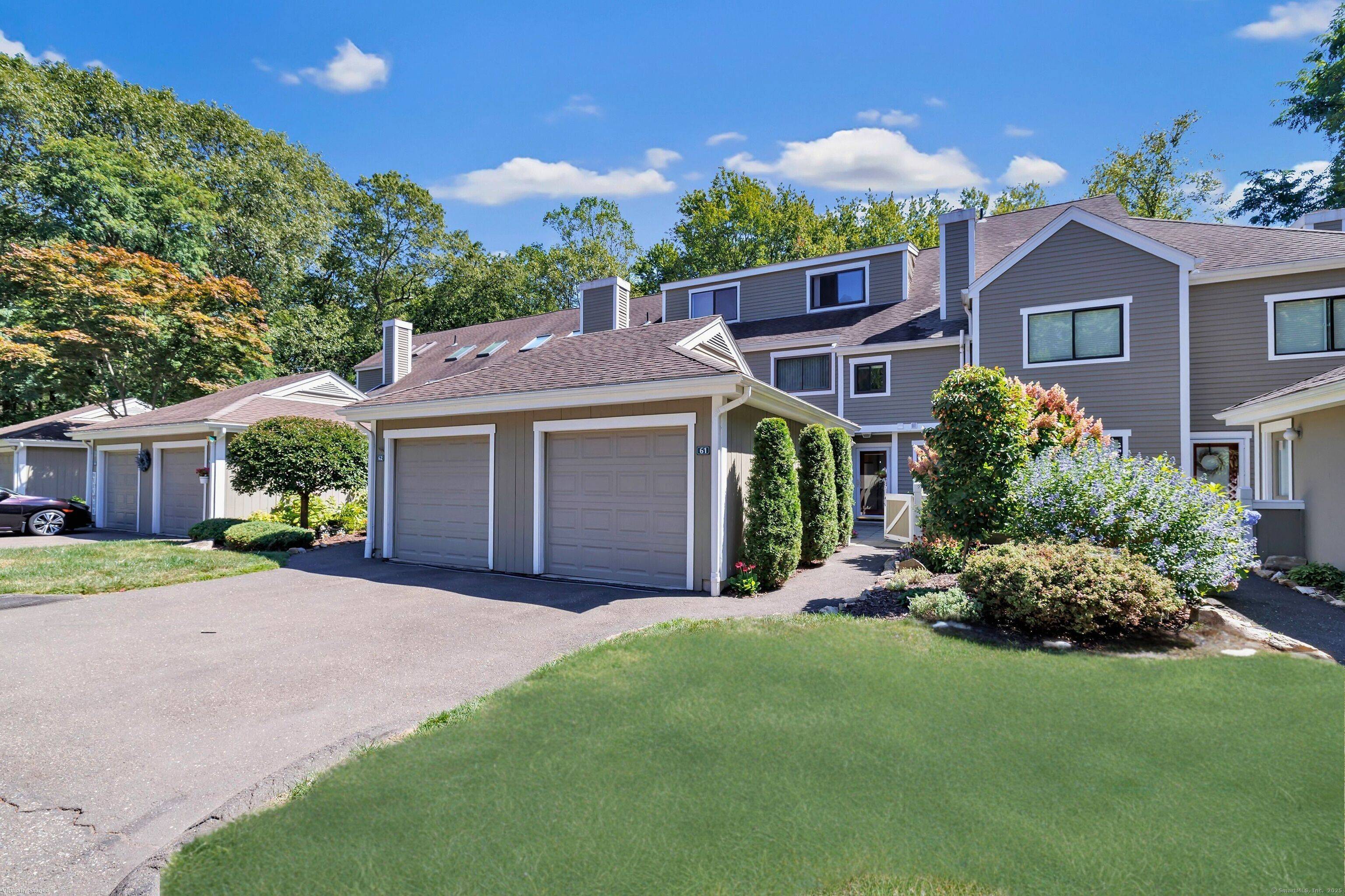 Welcome to this immaculate 3 bedroom, three level townhouse set in the sought after scenic Country Walk Community featuring ponds, wooded trails, gardens, in ground pool, gazebo, tennis pickle ball ...