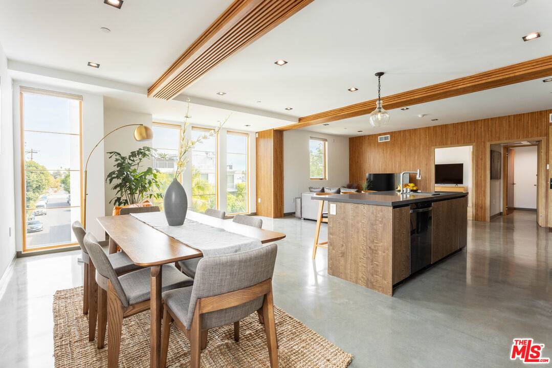 547 N Sweetzer Ave 1BR Beverly Grove La