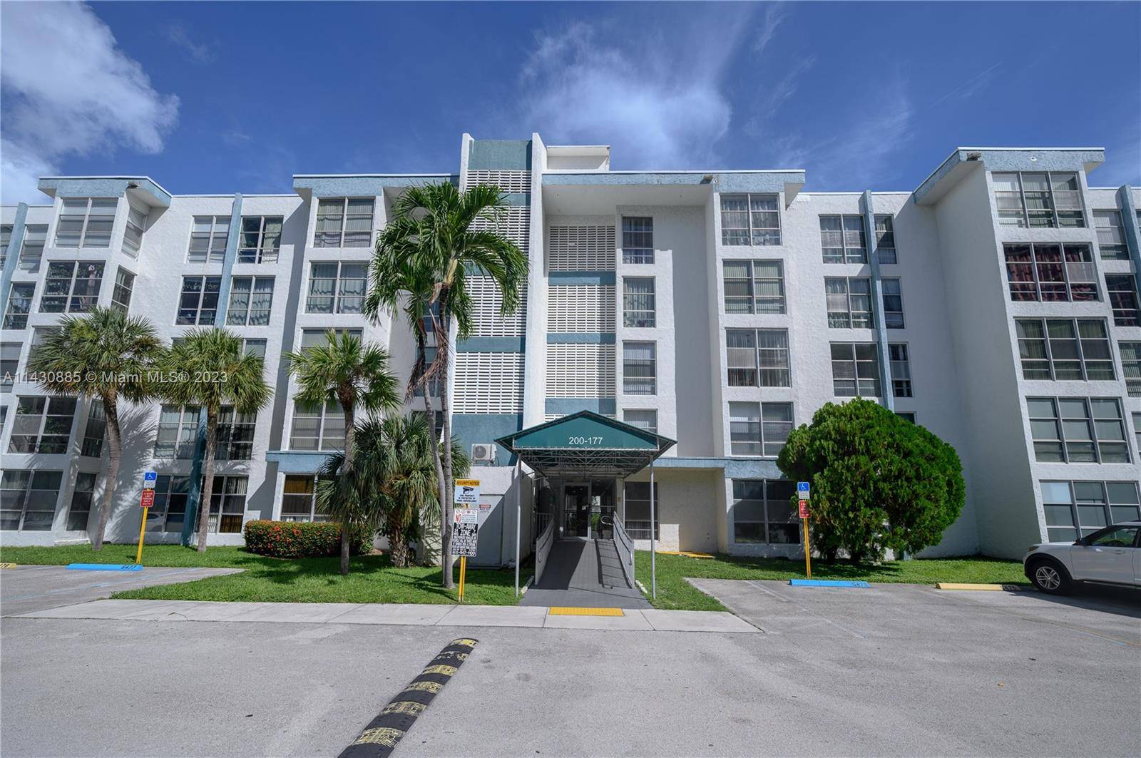 Surround yourself, with Miami Elites right In the heart of Sunny Isles, Must see this updated 1 Bedroom, 1 Bathroom plus Den.