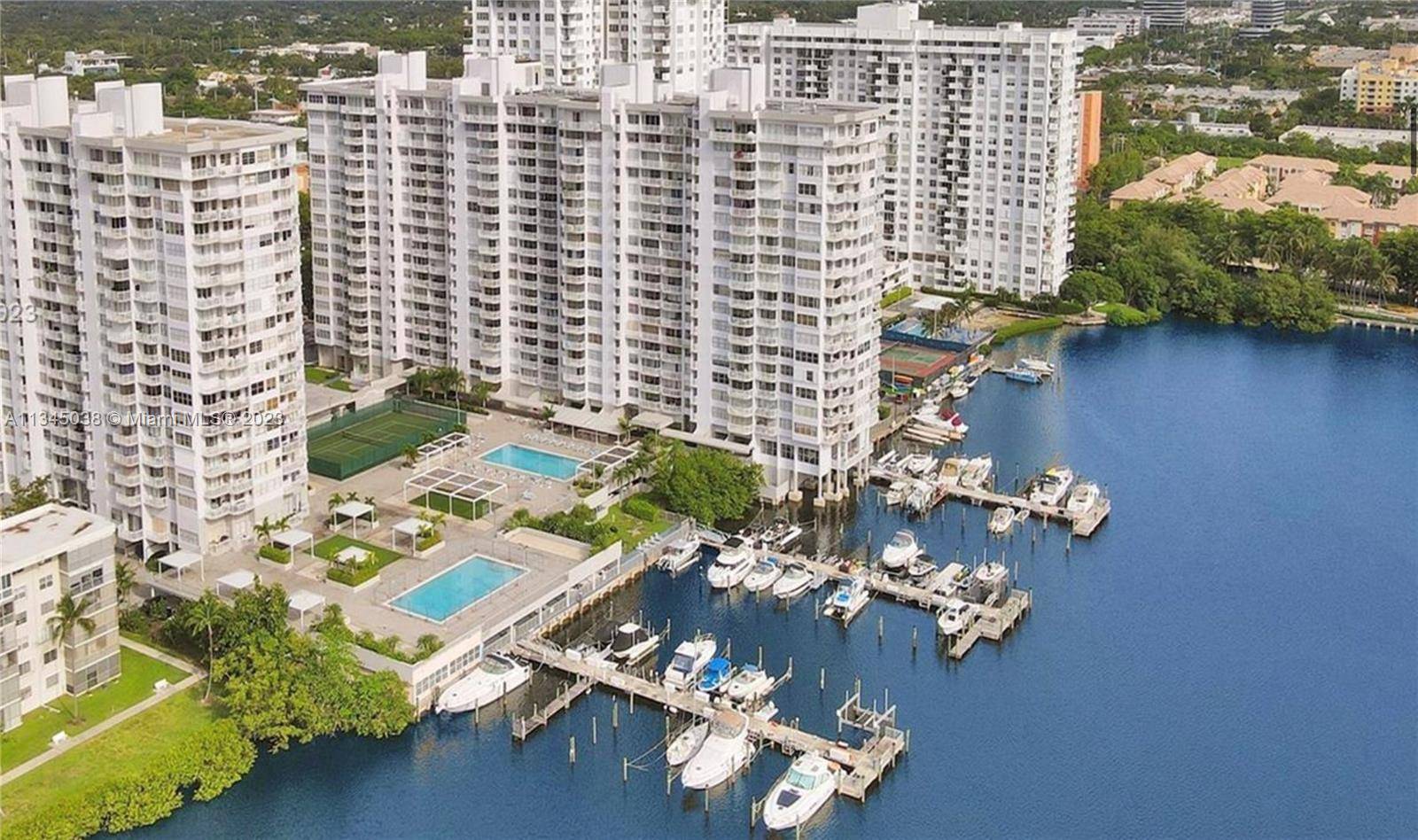 Beautiful condo at DEL PRADO MARINA Condo Located in the Heart of Aventura !