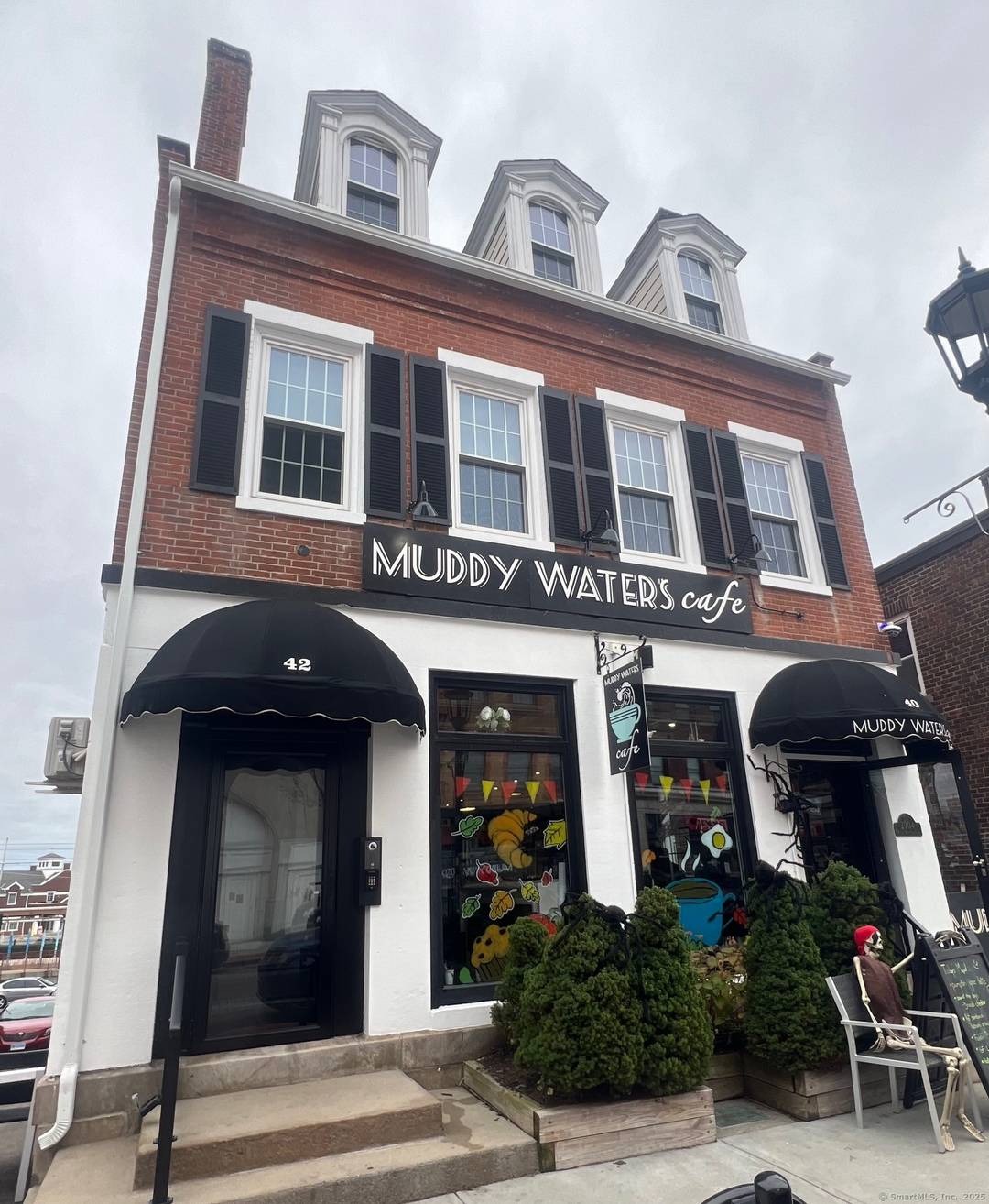 7, 400 SF of Class A office space located on 2 floors above Muddy Waters.