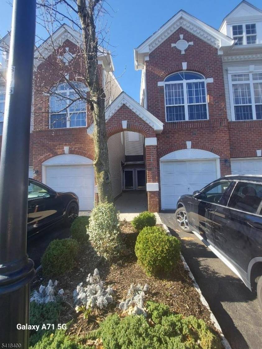 Welcome home to this luxury multi level townhouse in the highly desirable private community of Hickory Manor, ideally located in the heart of Union just minutes from shopping, restaurants, NYC ...