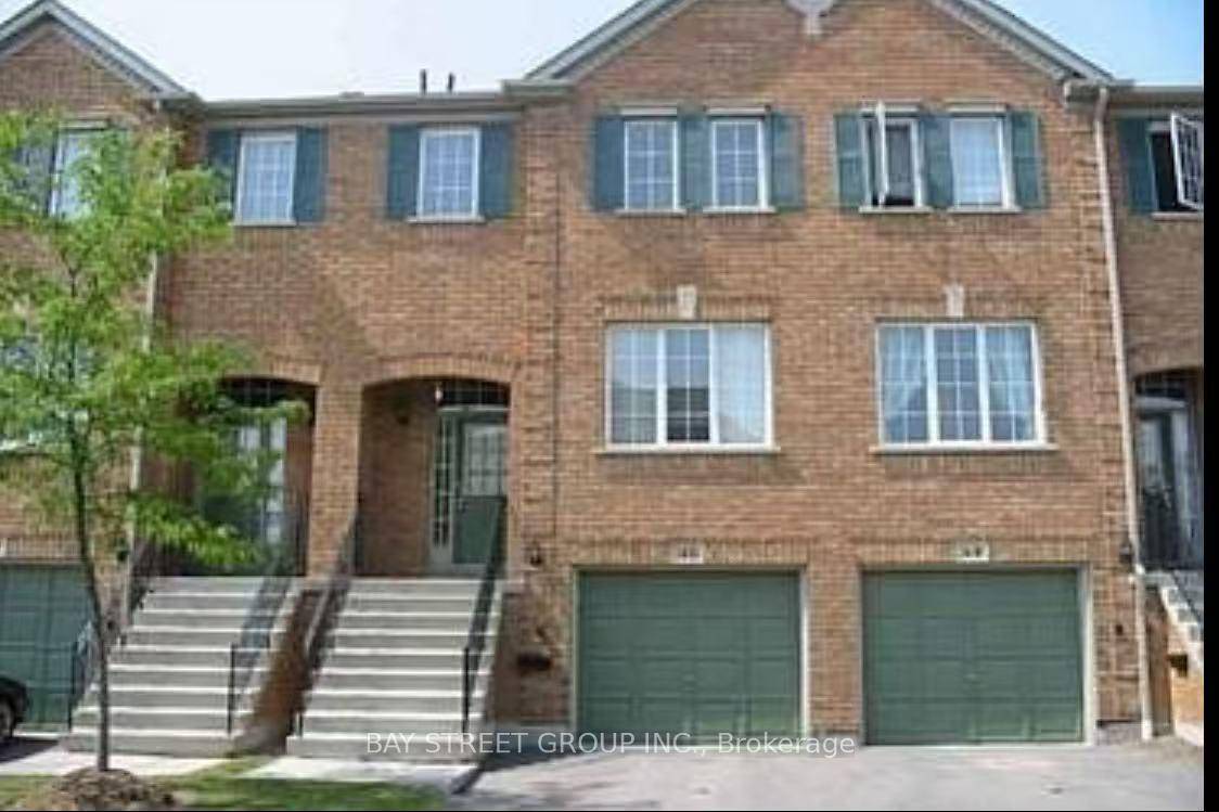Gorgeous Open Concept Townhouse In The Heart Of Central Erin Mills !
