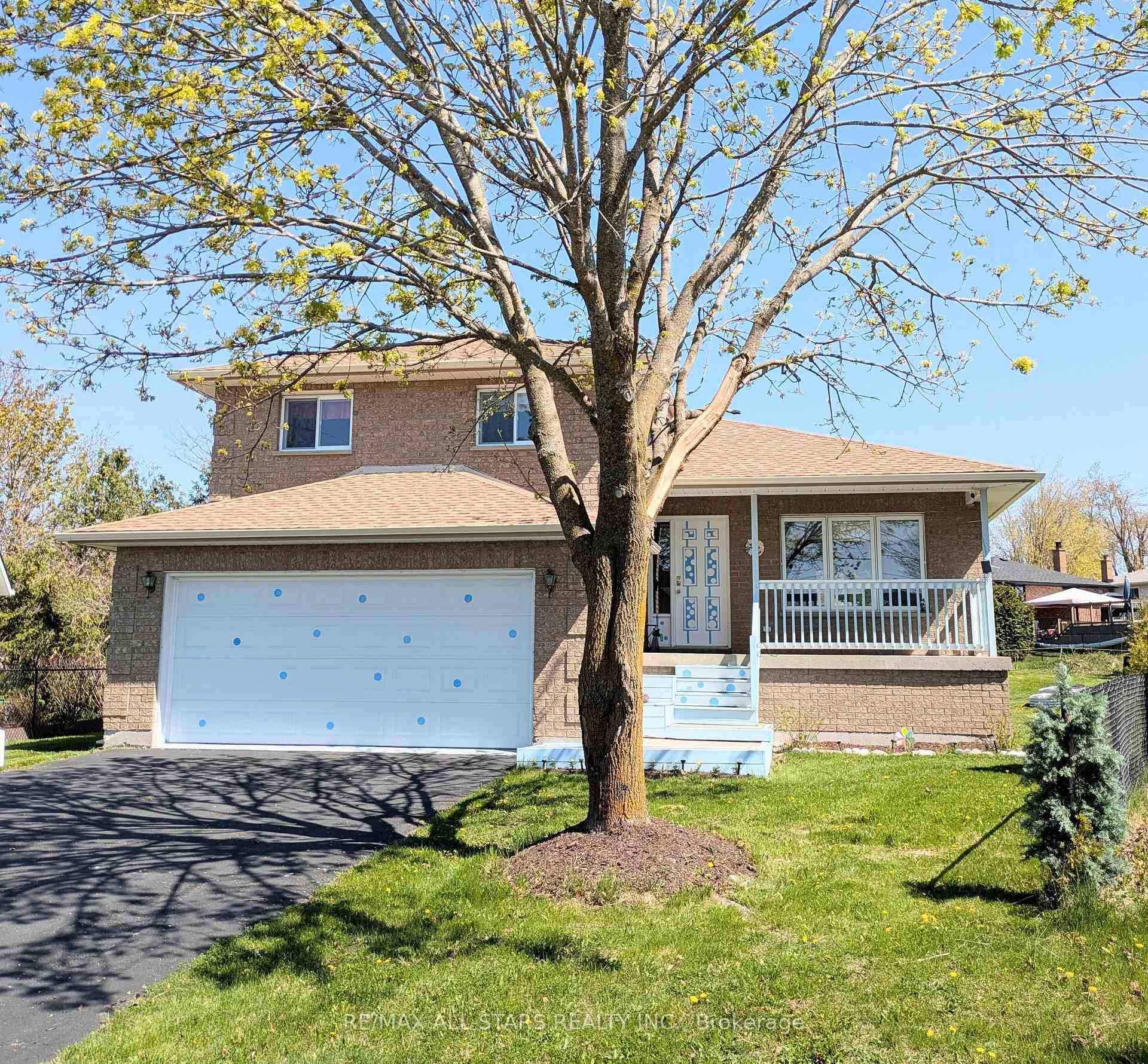 Spacious, 3 1 bedroom 3 bath home in a great location !