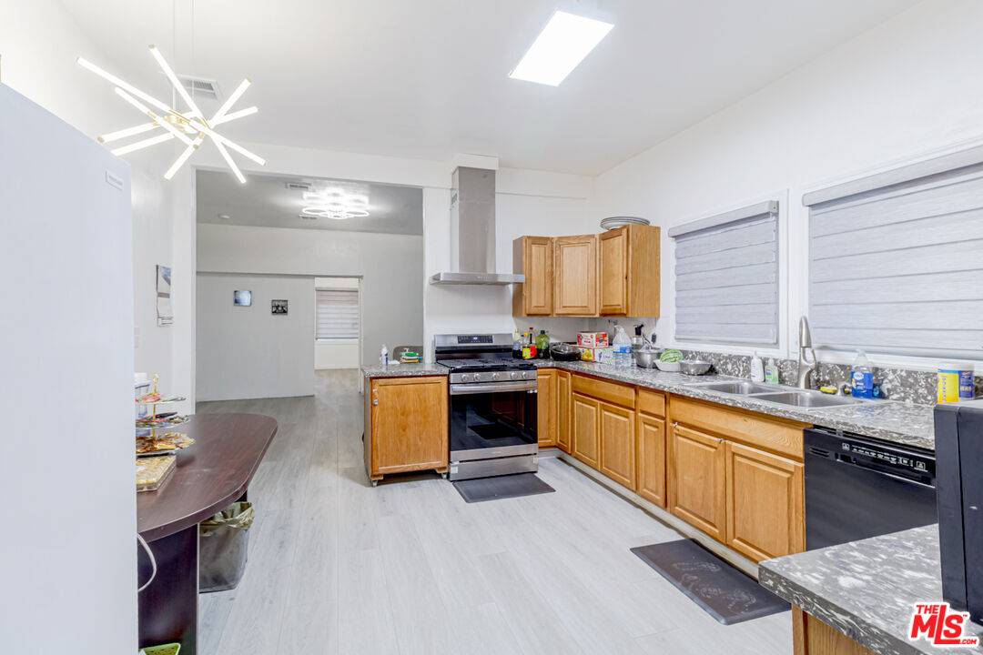 1207  S Harvard Blvd 2BR La