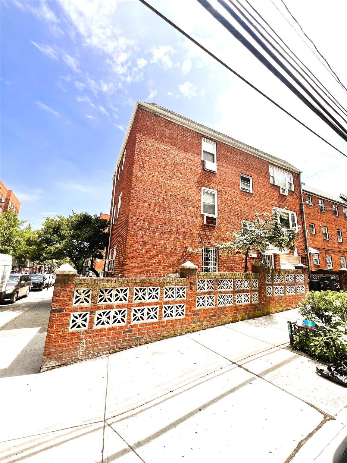 LOCATION, location, location, Spectacular FULLY DETACHED BRICK CORNER PROPERTY WITH ONE CAR GARAGE located in the heart of Woodside one of the most sought after Neighborhood.
