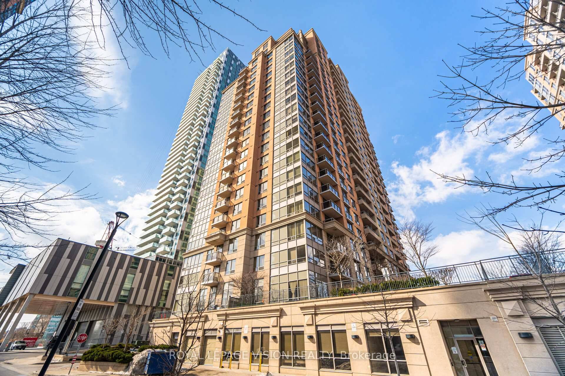 Rare opportunity to acquire this gorgeous penthouse offering clear views, 10 ft ceilings and private terrace.
