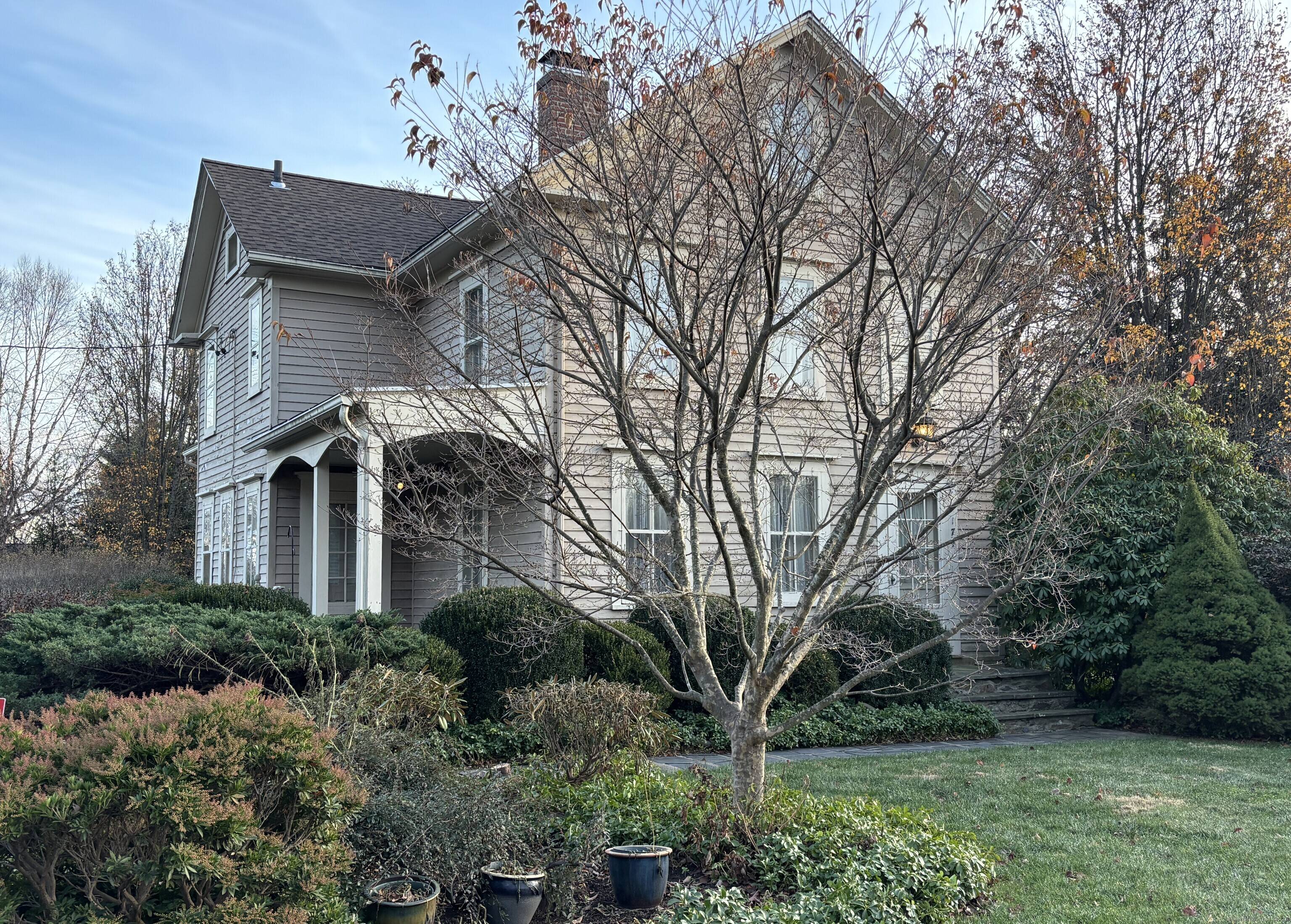 Welcome to the charming, historic community of Greenfield Hills !