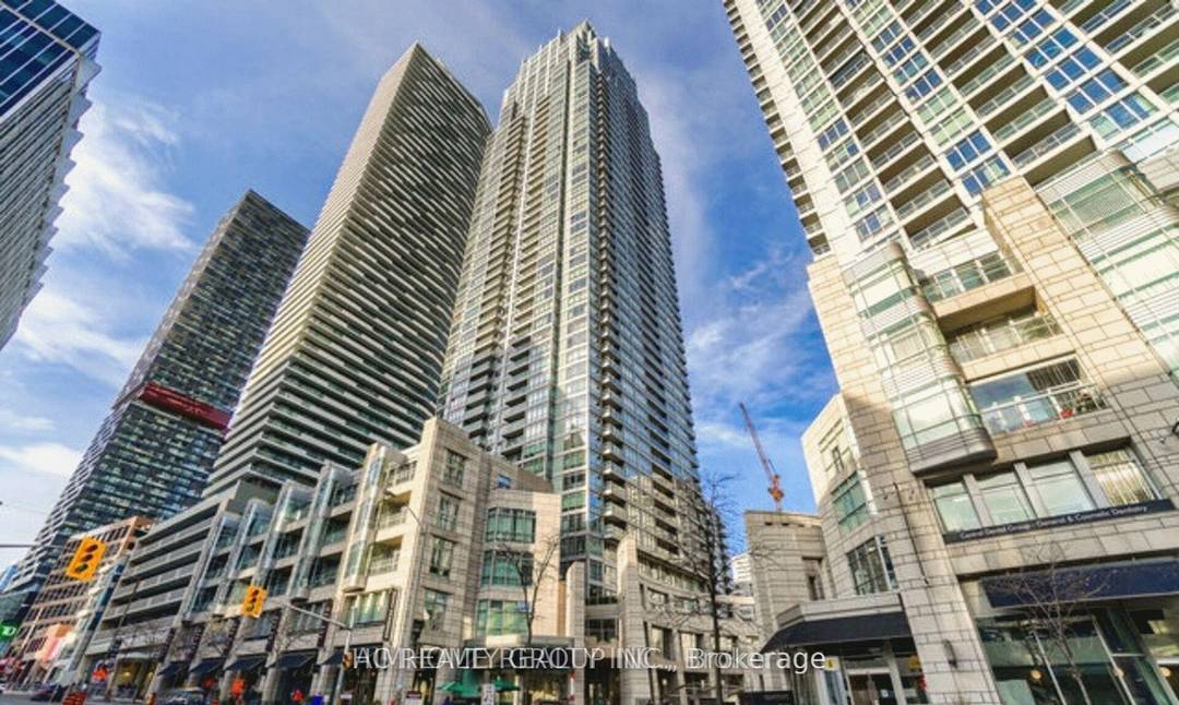 Flexible Lease Term For ONE person One master bedroom in Perfect Midtown Location With Shops, Restaurants And The Ttc Literally At Your Doorstep !