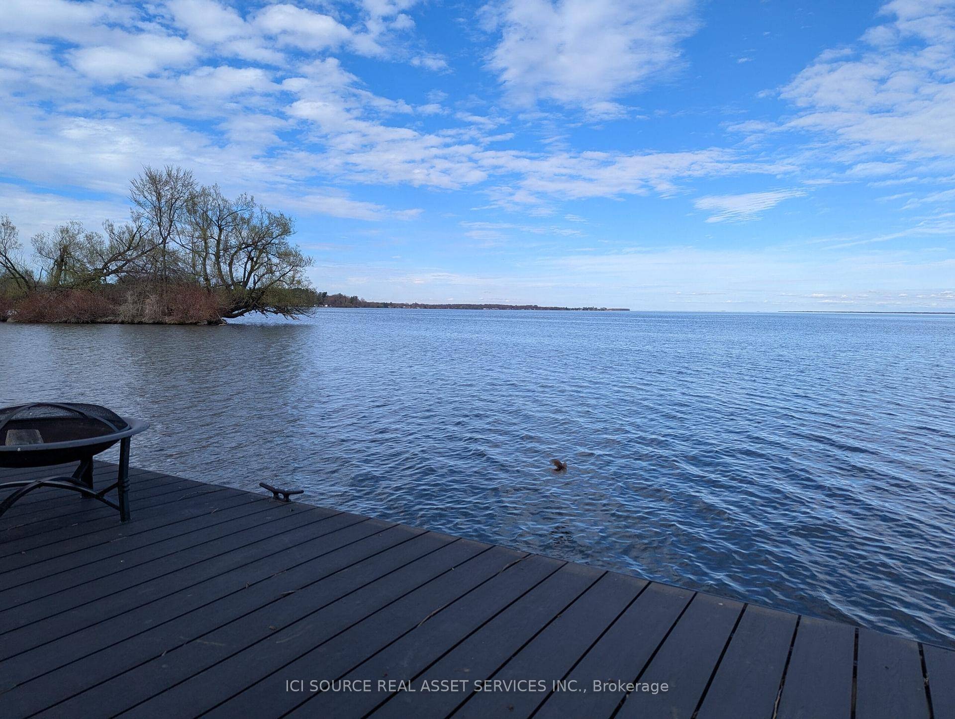 Live your waterfront dream in this updated 3 bedroom home at the end of a quiet cul de sac, 1hr from downtown Montreal, 90 mins from Ottawa.