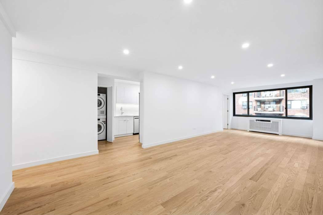 SPONSOR UNIT NO BOARD APPROVAL INVESTOR FRIENDLY CONDOP CONDO RULES EXPANSIVE SOUTH FACING FLOOR THROUGH 2 BEDROOM WITH GARDEN VIEWS amp ; DIRECT SUNLIGHT FULL WALL TO WALL RENOVATION NEVER ...