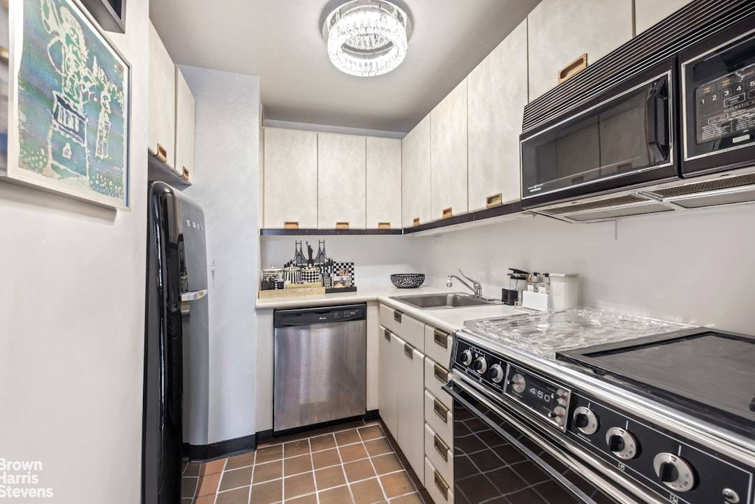 Located in the world renowned and award winning Museum Tower Condominium, this very special East facing one bedroom apartment features 743 square feet, and nine foot ceiling heights.