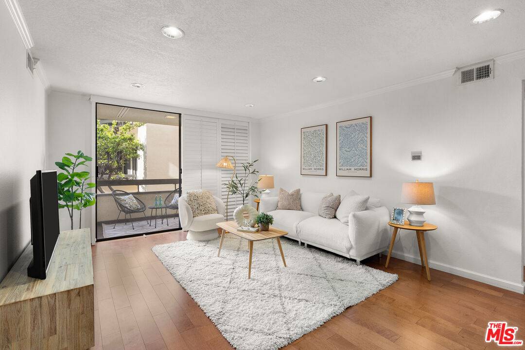 750  S Spaulding Ave 2BR Hancock Park La
