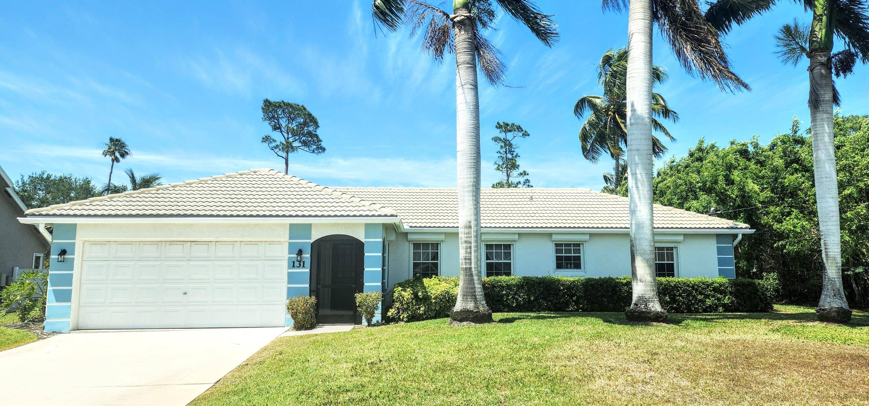 COME DISCOVER TRUE FLORIDA LIVING In This AWESOME OCEAN ACCESS CBS POOL HOME !